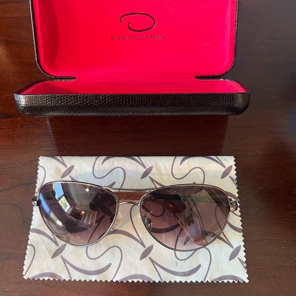 Oscar De La Renta Aviator Sunglasses w/case. 60▪️14  130